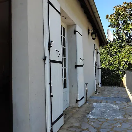 Maison Au Bord D'un Cours D'eau Castels